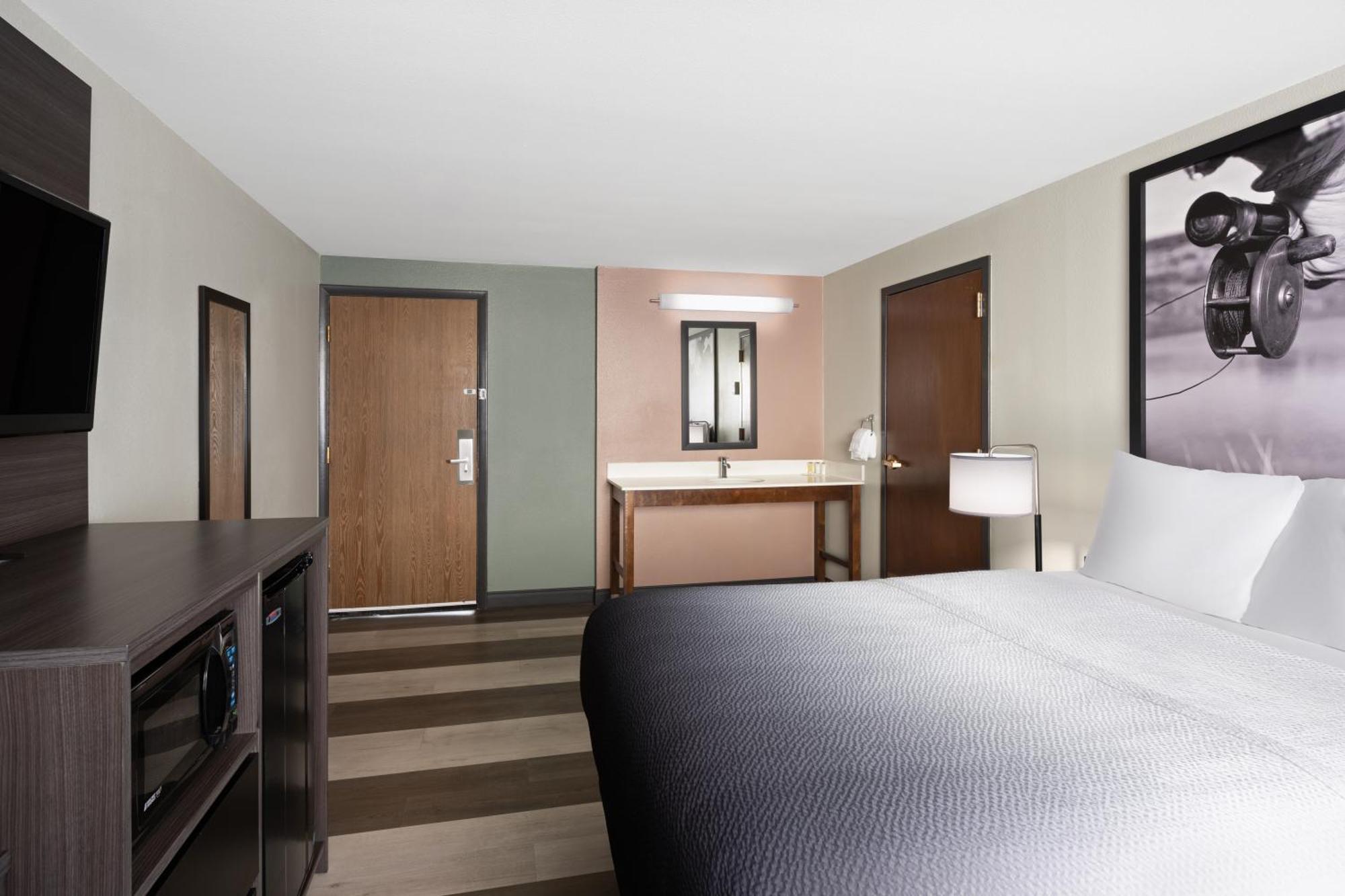 Hotel Super 8 By Wyndham Conrad Extérieur photo