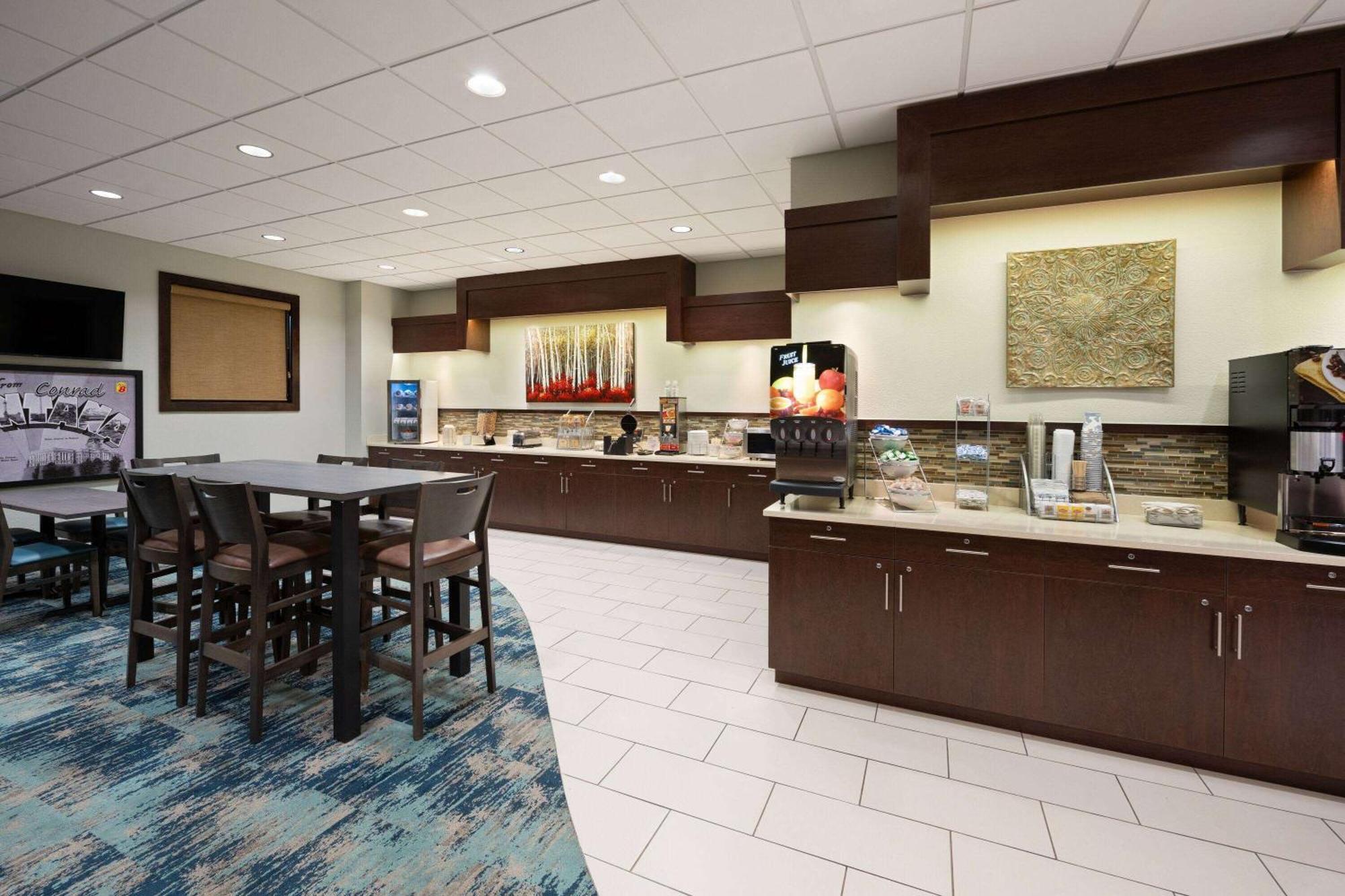 Hotel Super 8 By Wyndham Conrad Extérieur photo