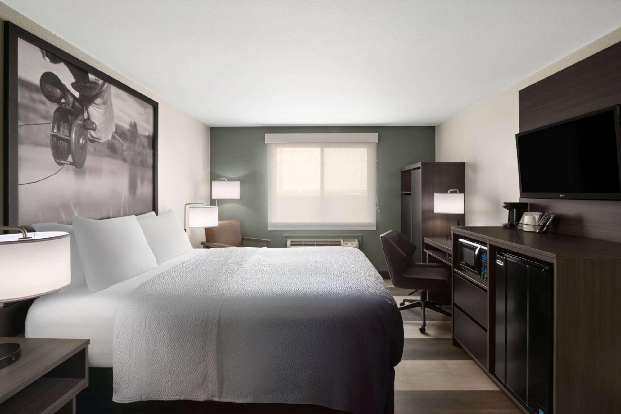 Hotel Super 8 By Wyndham Conrad Extérieur photo