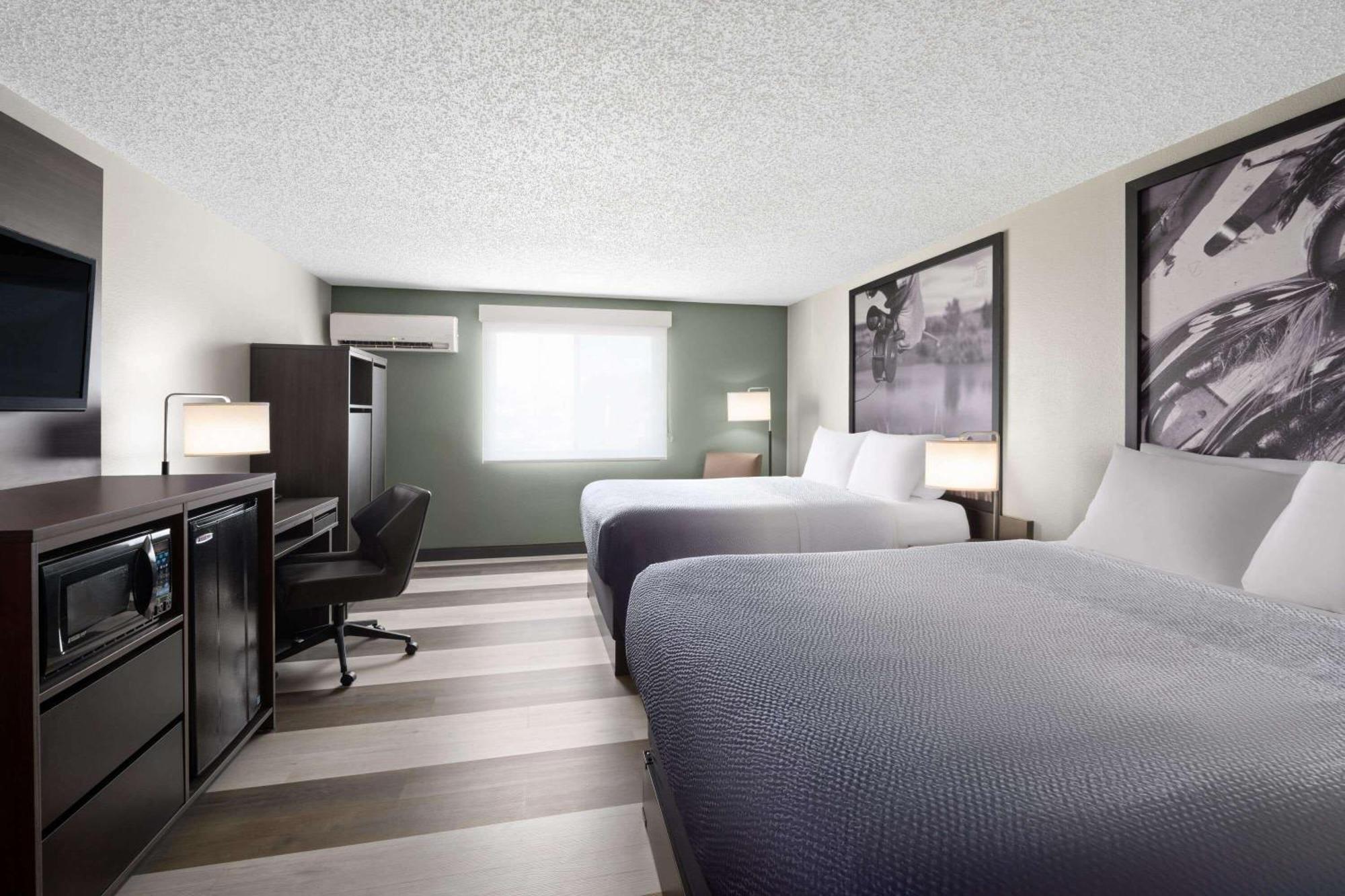 Hotel Super 8 By Wyndham Conrad Extérieur photo