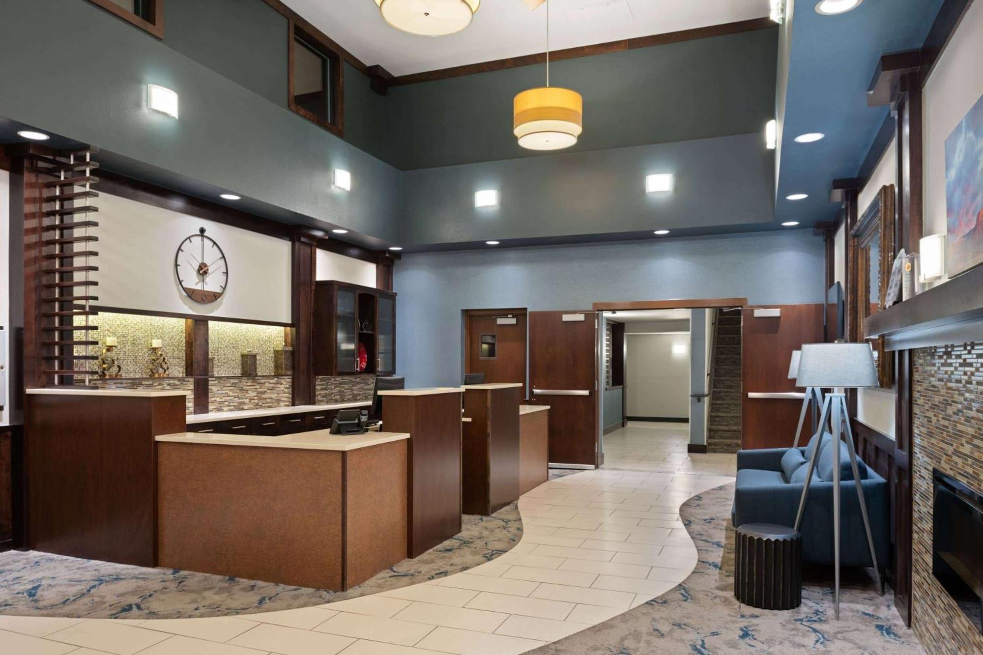 Hotel Super 8 By Wyndham Conrad Extérieur photo